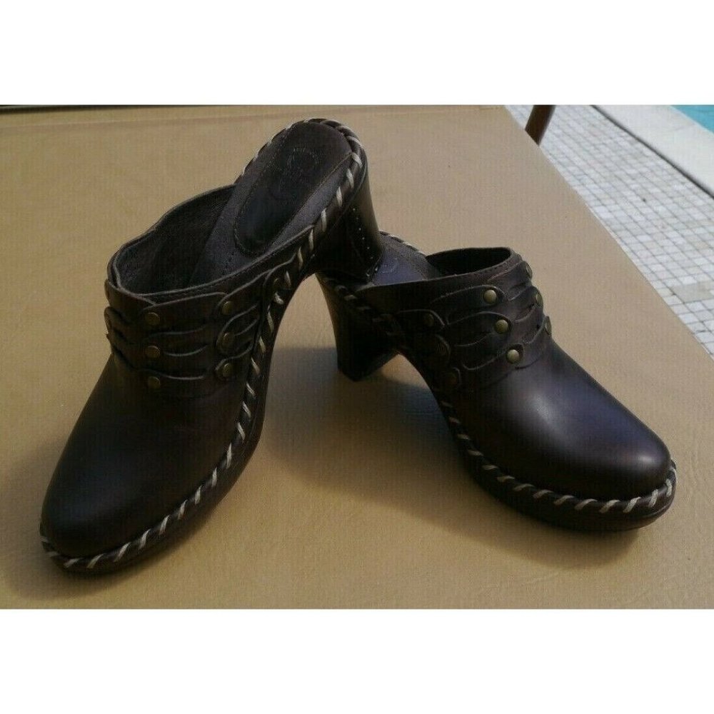 Frye Boots Brown Leather Mule Clogs Sz 5.5 Heels covered in leather Brass Studs